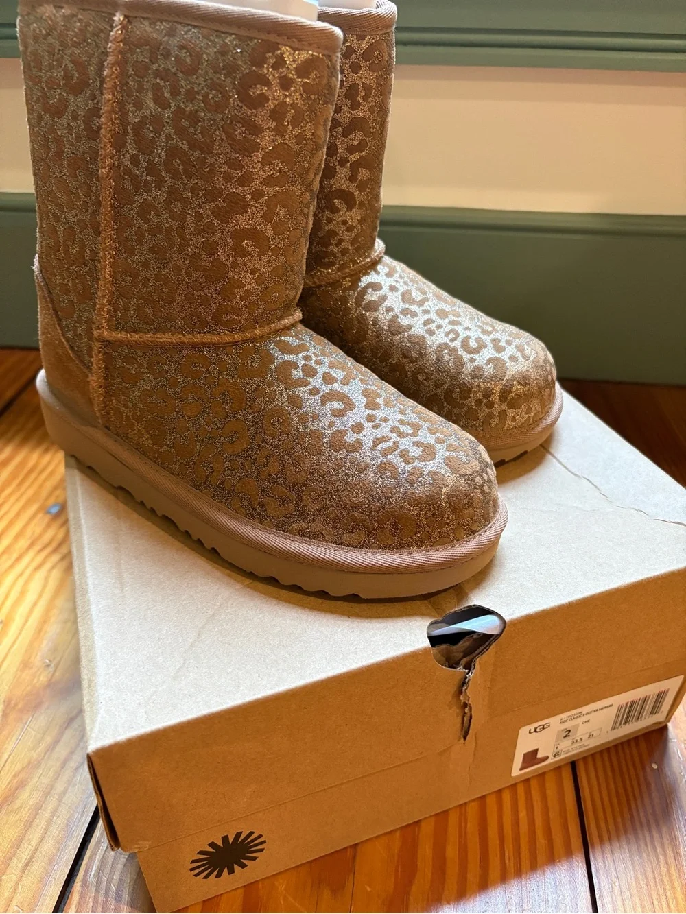 UGG Chestnut Glitter Leopard Girls' Short Boots